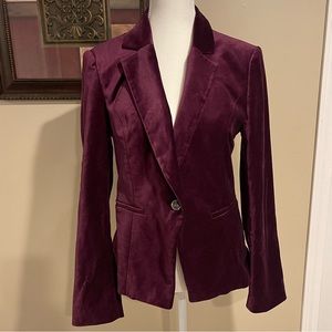 Women’s velvet blazer.